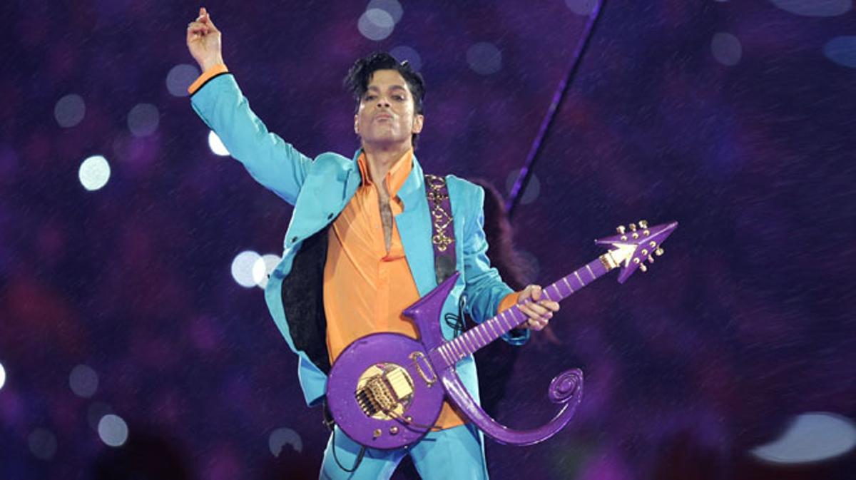 Vídeo de Prince, el príncep del pop, interpretant Purple Rain (Live-2007).