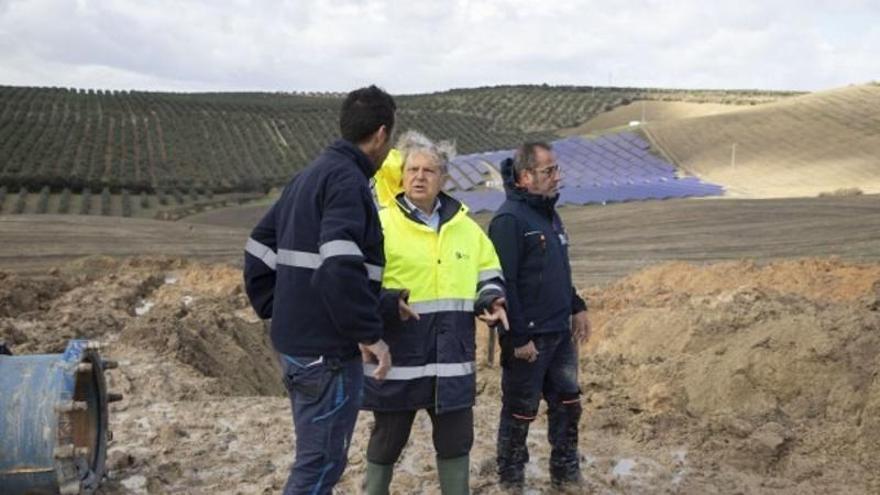 Reparan de urgencia una tubería rota que transporta agua de Iznájar al bajo Guadalquivir