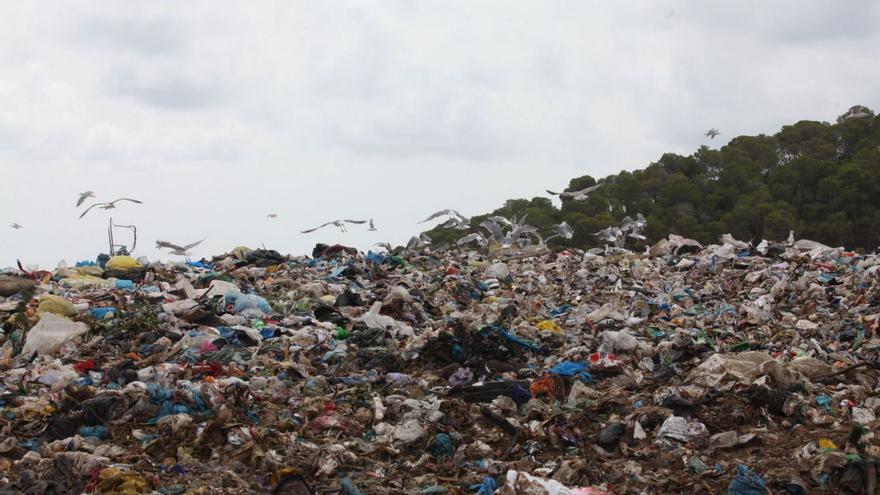 Los vecinos del vertedero de Ibiza denuncian la &quot;falta de rigor&quot; en el proceso de participación de los residuos