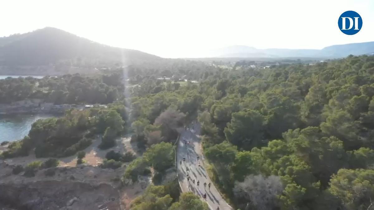 Un total de 4.500 corredores en la media maratón de Ibiza, un récord de participación