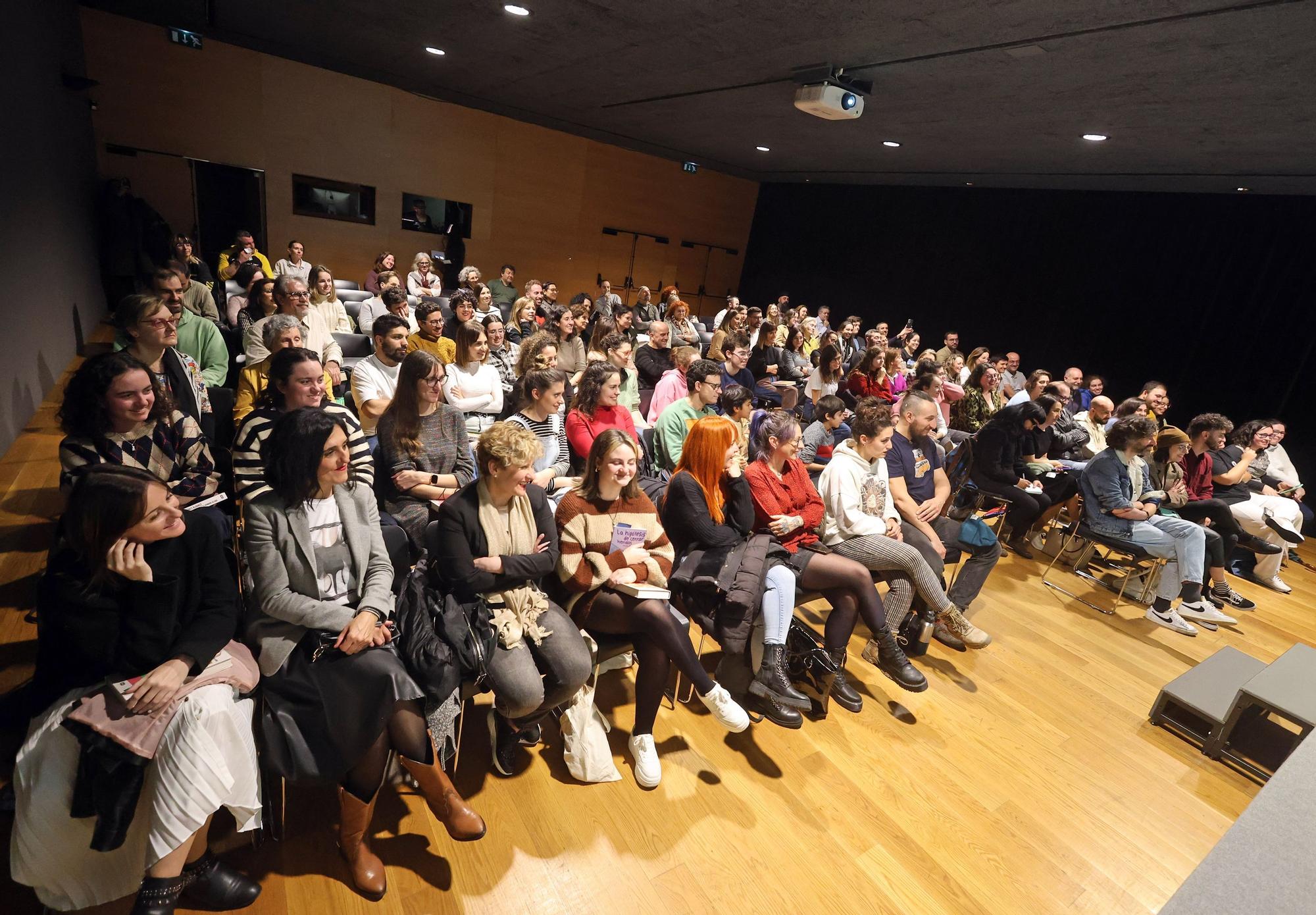 Rayden presenta su nueva novela en el Club FARO