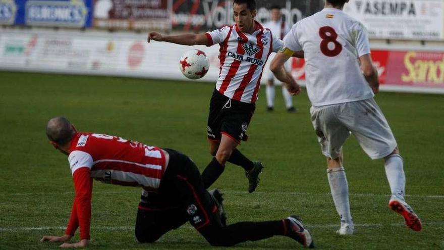 Silveira y Diego Ortiz, en el encuentro ante el Real Burgos.