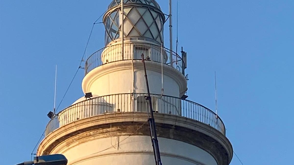 Retirada de los sistemas DGPS de La Farola de Málaga