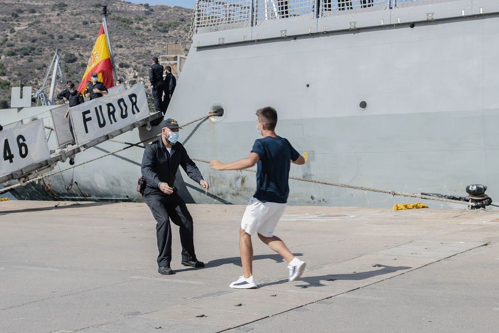 Marineros del "Furor" vuelven con sus familias a Cartagena tras cuatro meses de lucha contra la piratería