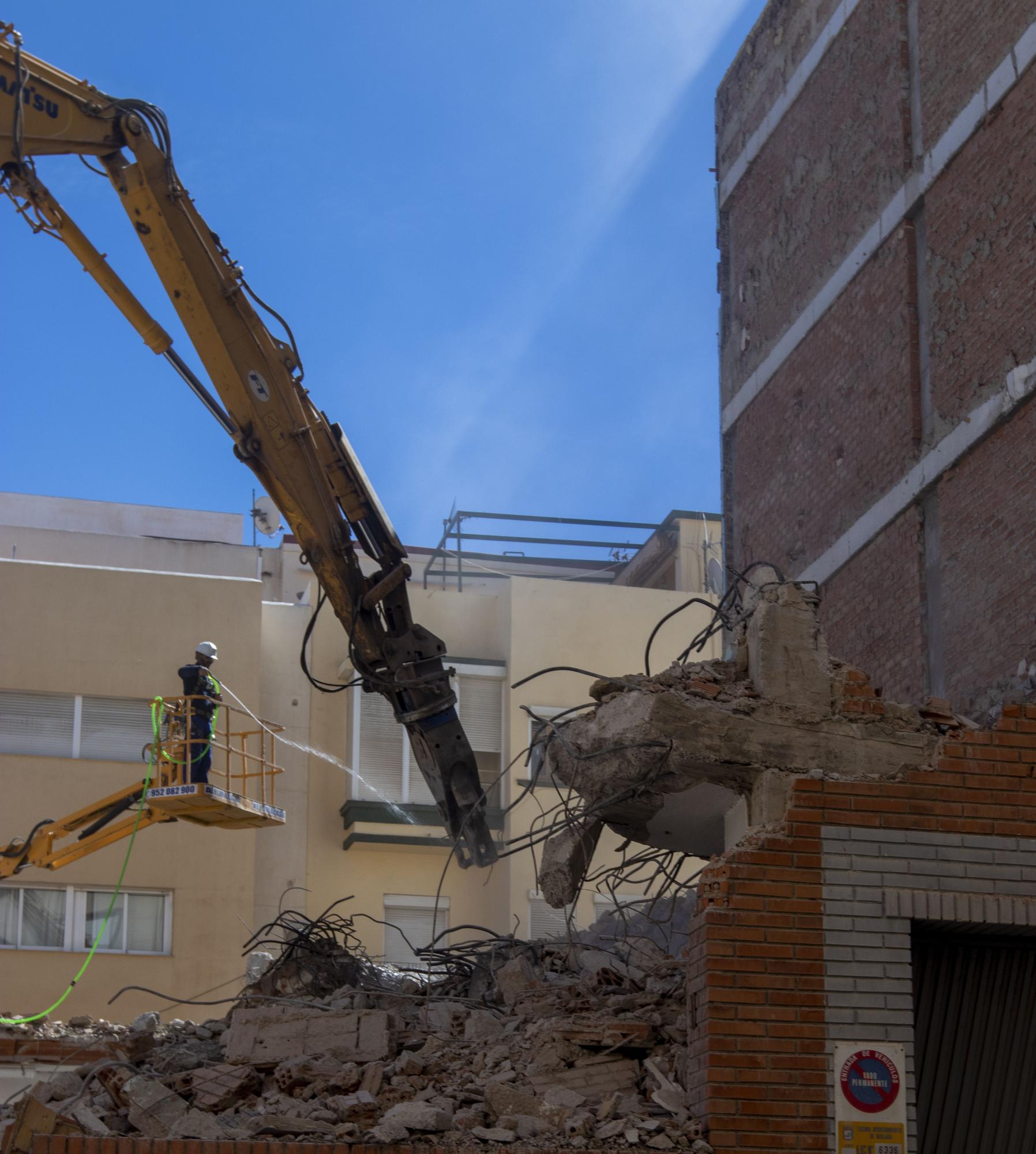 Demolición del antiguo concesionario de Plaza de Toros Vieja para un nuevo hotel