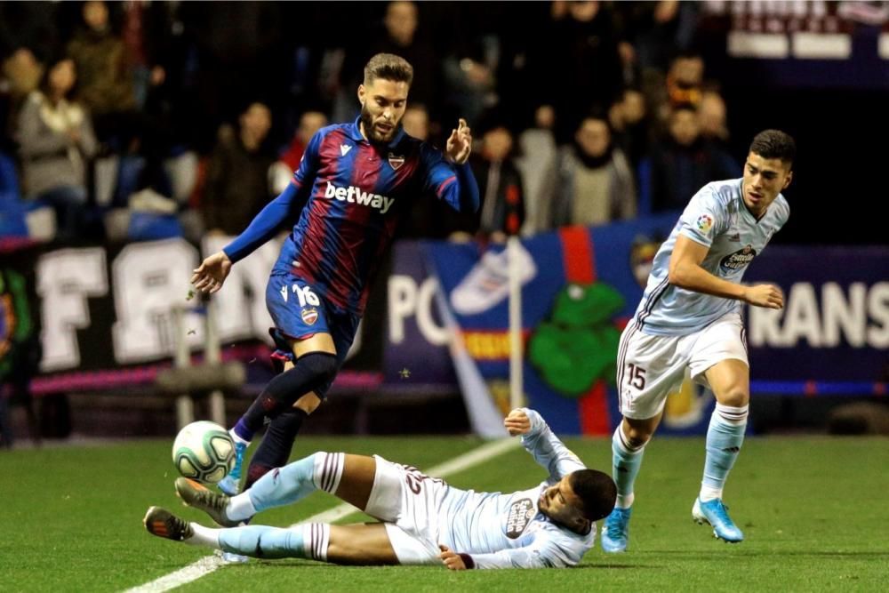 Las mejores imágenes del Levante - Celta. // Biel Aliño (EFE)