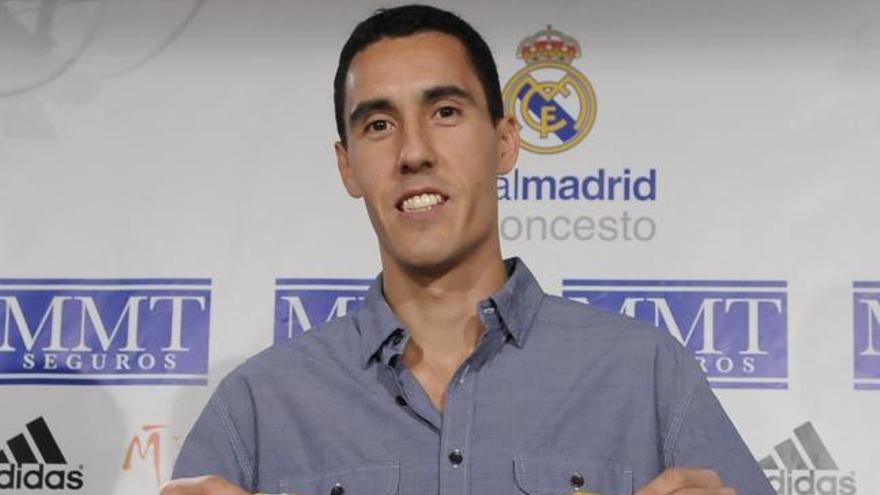 El argentino Pablo Prigioni, durante su presentación como nuevo jugador del Real Madrid de baloncesto.