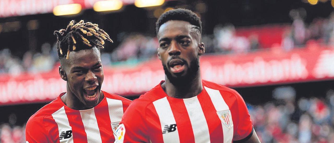 Nico (a la izquierda) e Iñaki Williams, tras un gol en el estadio de San Mamés.