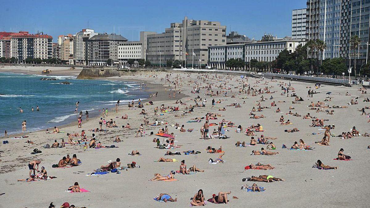 Panorámica de la playa de Riazor.