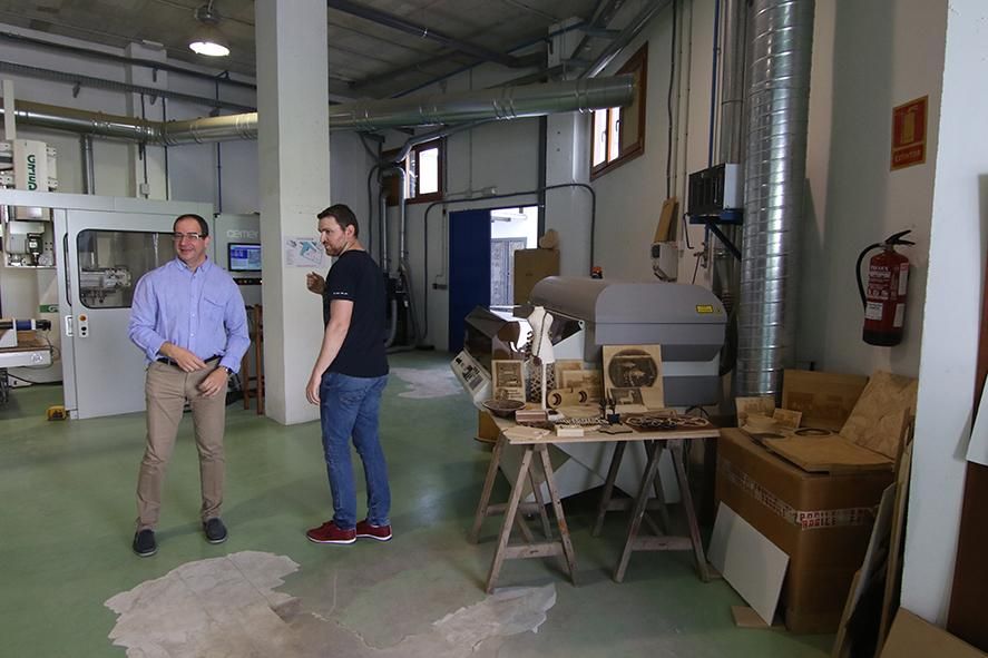 Susana Díaz inaugura el centro de la madera de Encinas Reales.