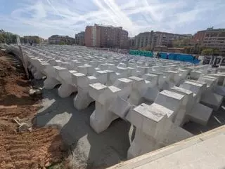 L’innovador dic submarí de Port Fòrum reposa a la Sagrera per una acumulació inesperada de material