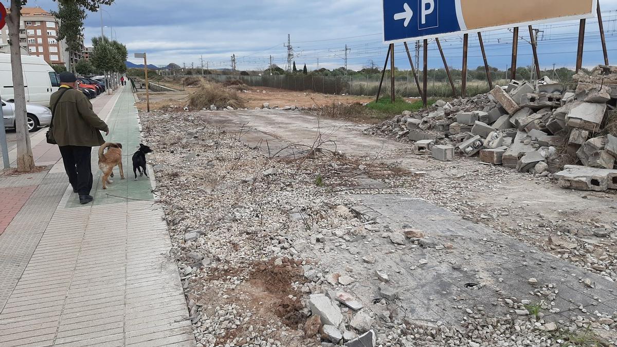 El solar en el que se creará otro aparcamiento público se ubica en la avenida França, frente al pabellón Bancaixa.