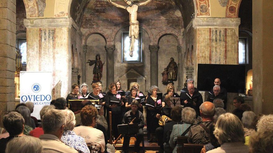 Encuentro coral en la iglesia prerrománica de Los Prados