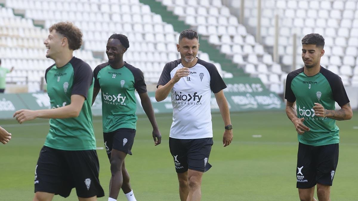 El último entrenamiento del Córdoba CF antes del partido decisivo, en imágenes