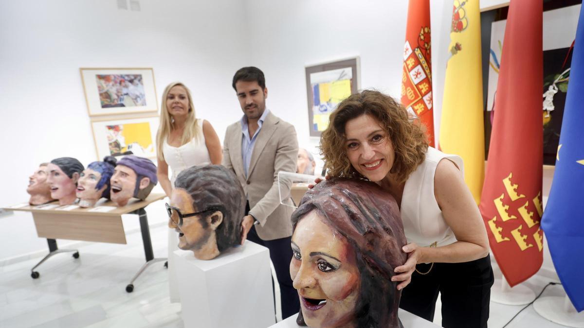 Presentación de los nuevos cabezudos de la Feria de Septiembre de Murcia, ayer en el Ayuntamiento.