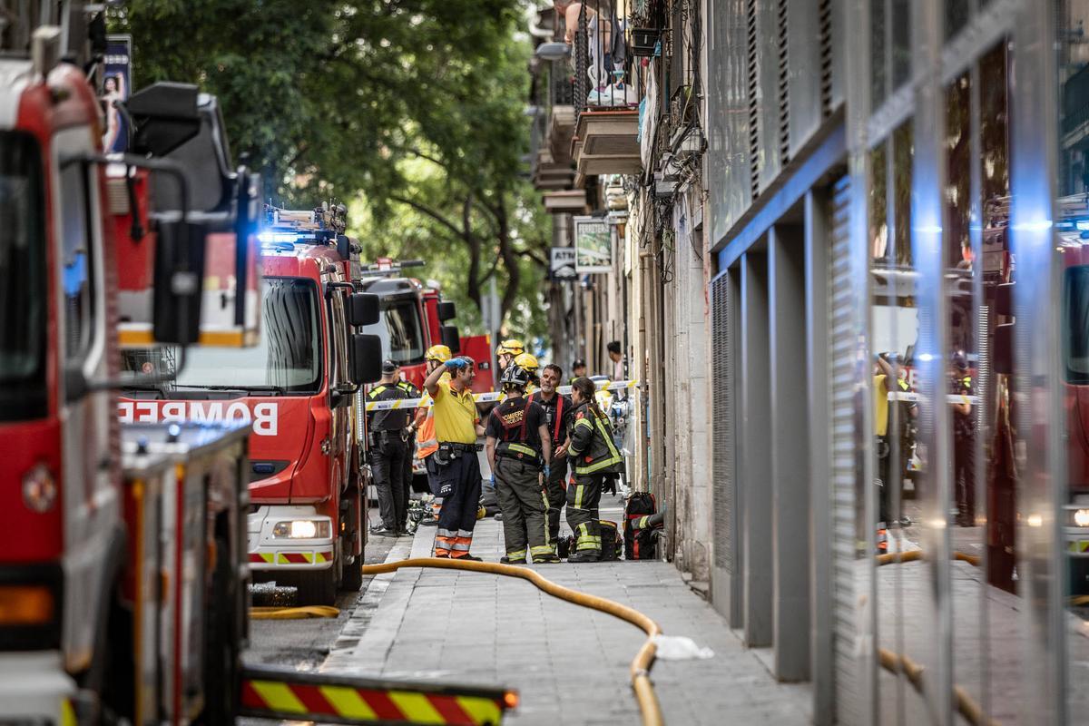 Incendio en la calle de Nou de la Rambla, en Barcelona