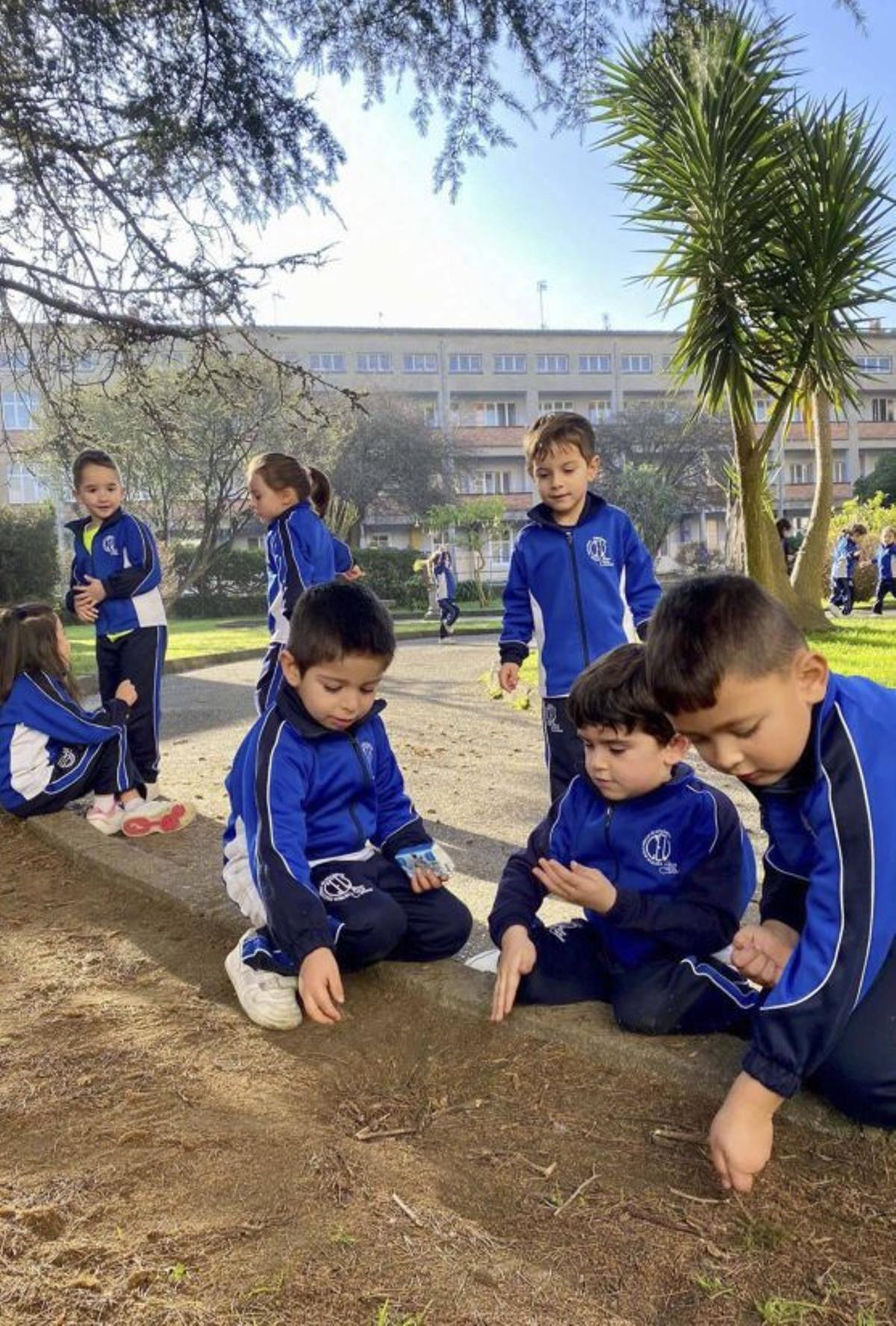 Alumnos en el patio. Pablo Solares