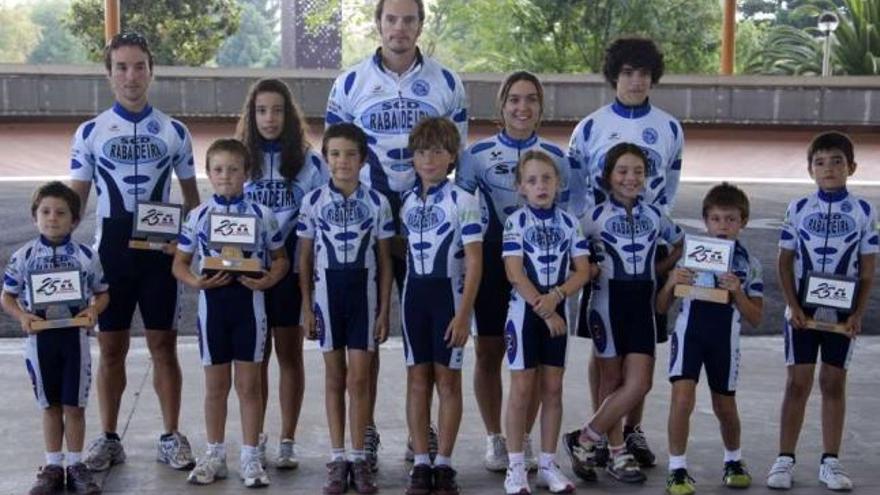 Patinadores de A Rabadeira se llevan el oro, la plata y el bronce