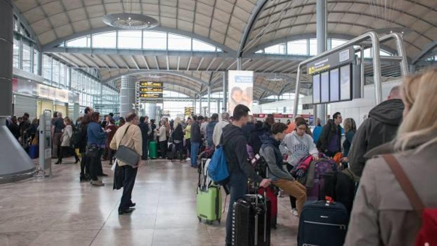 El avión a Barcelona gana pasajeros pero el tren mantiene el uso a pesar de las obras