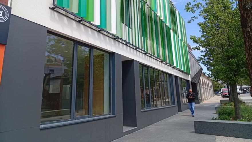 Edificio que alberga el Espazo Isaura Gómez en el centro de Tomiño. | D.P.