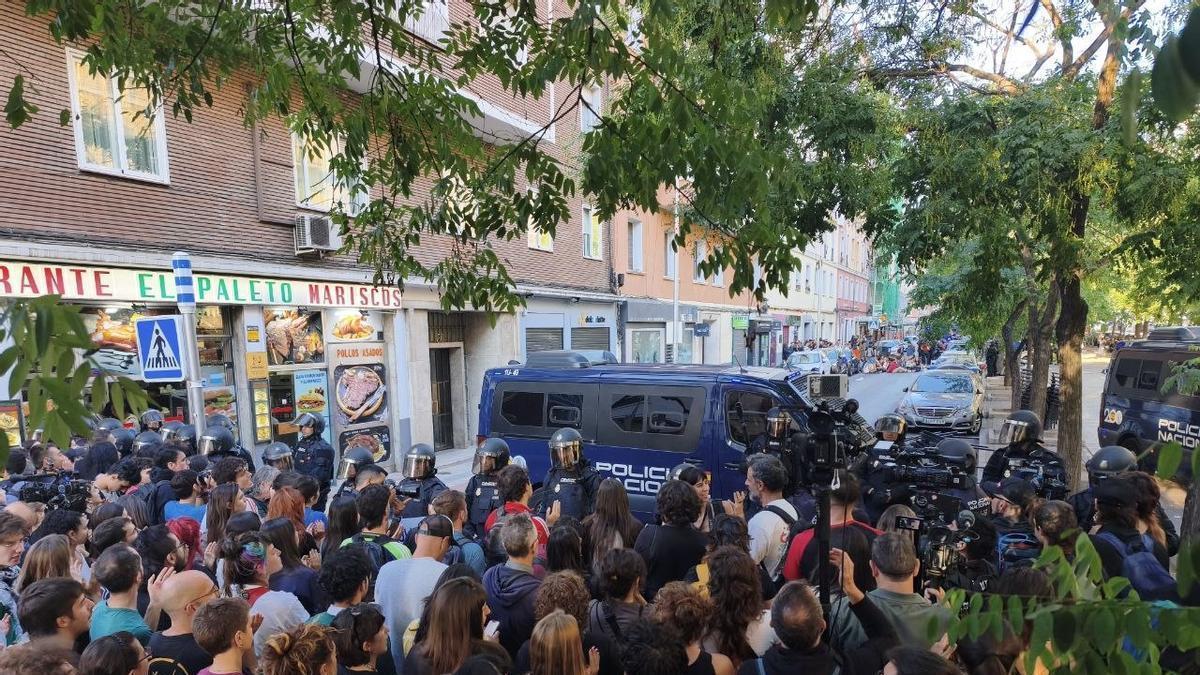 VIVIENDA DESAHUCIOS MARICARMEN MADRID | El desahucio de Maricarmen aviva el descontento por la vivienda: «Hoy ha habido un punto de inflexión»