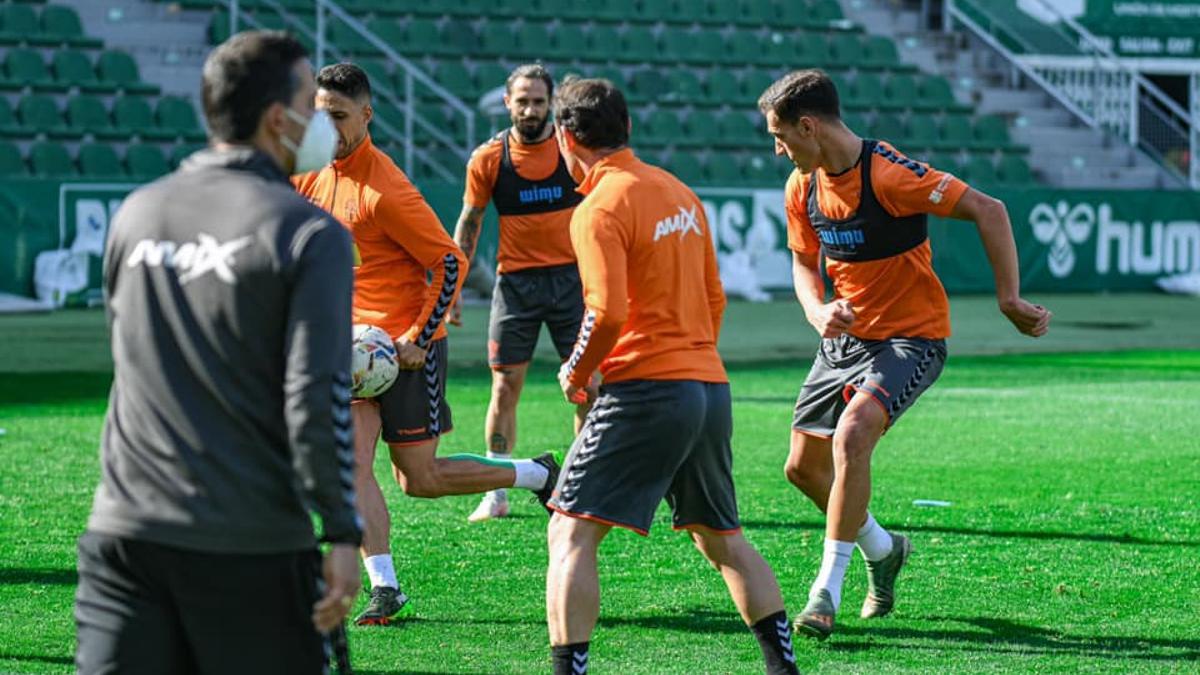 La plantilla del Elche no tiene descanso y ya piensa en el Barça