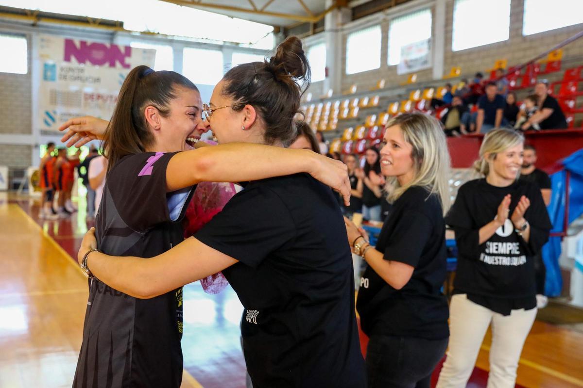 Las imágenes de la emotiva despedida del baloncesto de Sara Gómez