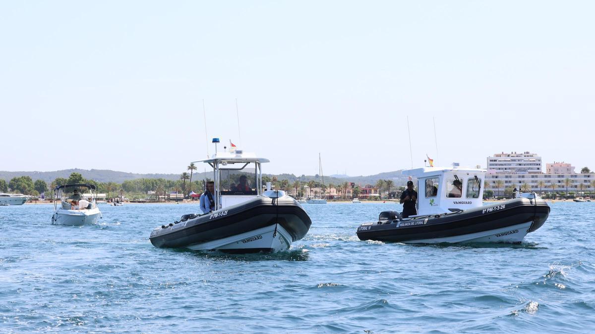 Las dos barcas del servicio de vigilancia del litoral que cubren lbiza y Formentera,