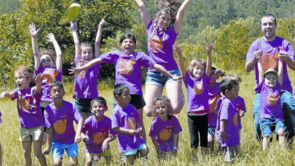 CASAL EN BELLVITGE Actividades al aire libre en unas colonias el pasado mes de agosto.