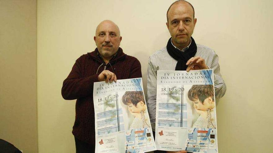 José Antonio Grau y Juan Francisco Martínez, con el cartel de las jornadas.