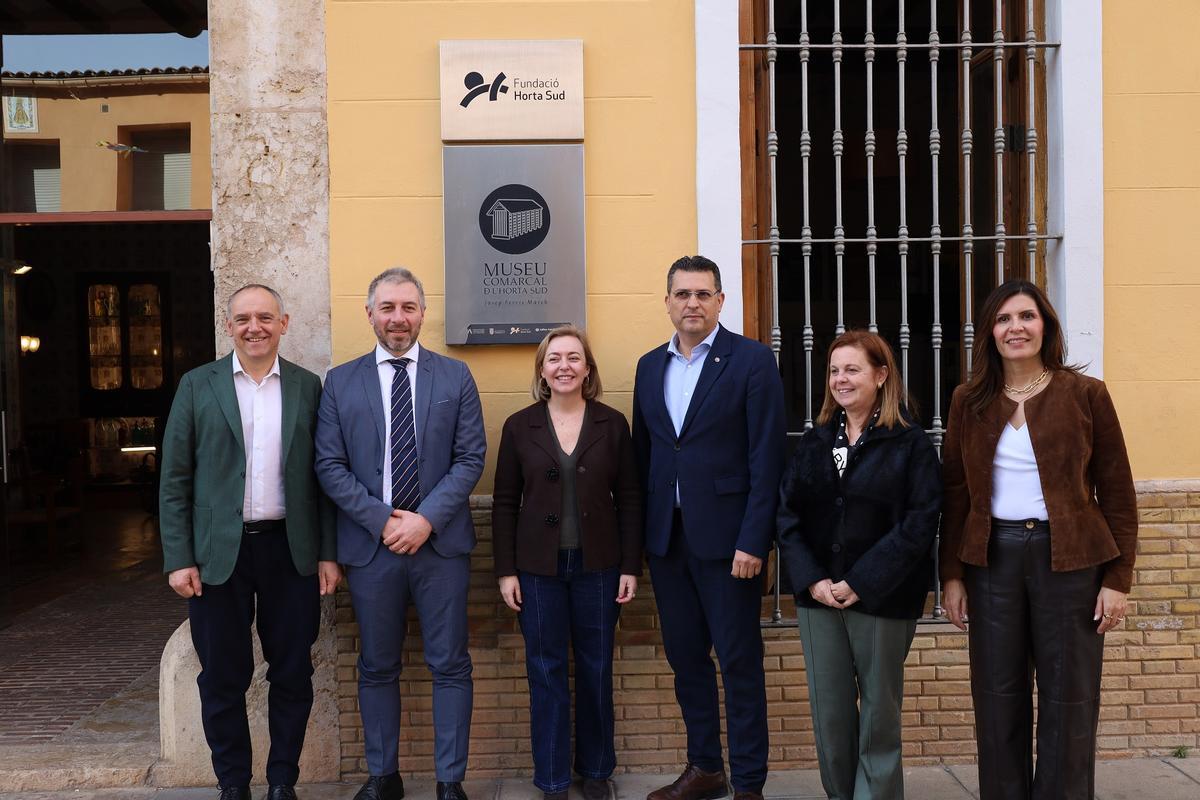 Adsuara, entre Enguix y Mazzolari, asume la presidencia de Paternalia.