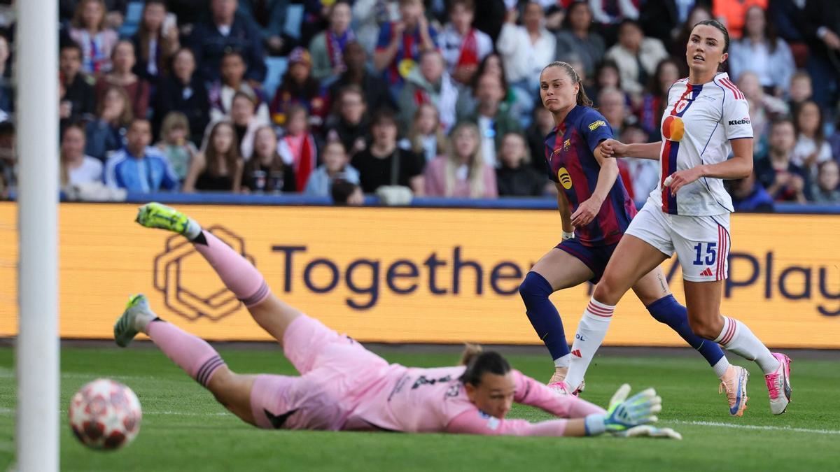 Ewa Pajor marca el gol del Barça en Oslo.