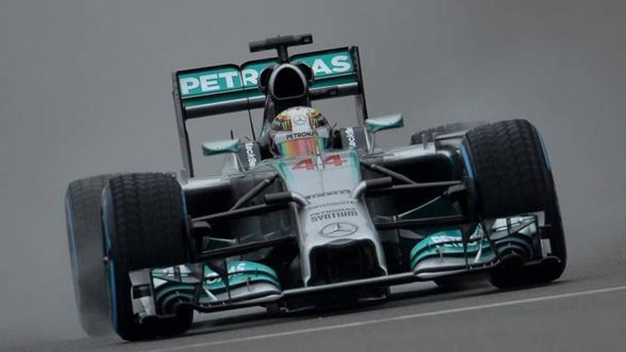 Hamilton logra su tercera pole del año en tan solo cuatro carreras