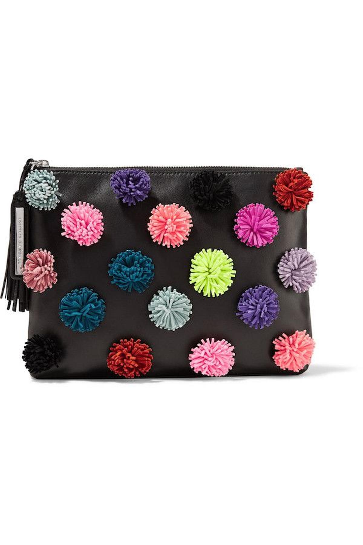 Bolso con pompones, de Loeffler Randall, 215 euros