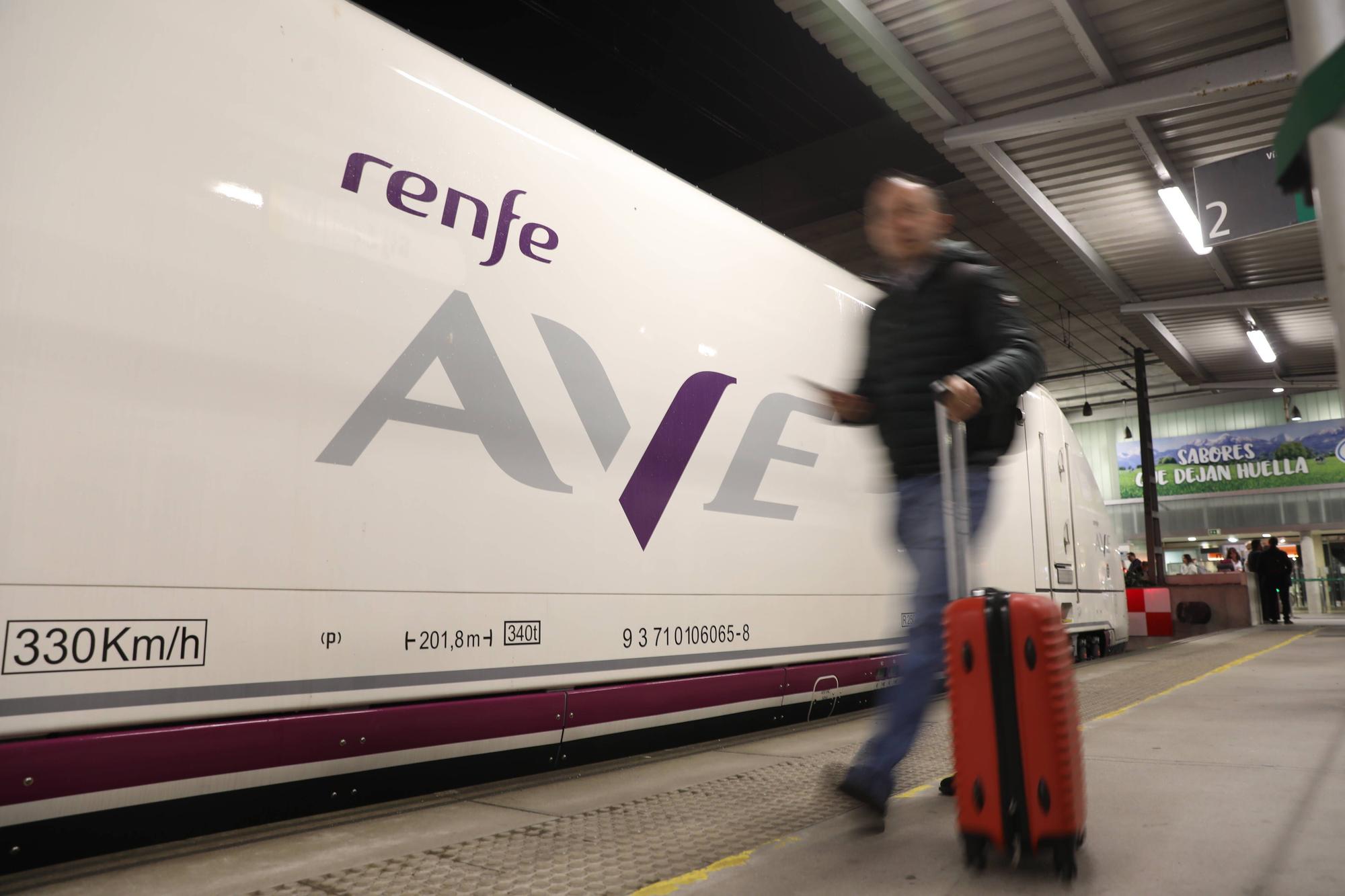 Así fue el primer viaje de un tren Avril entre Asturias y Madrid 