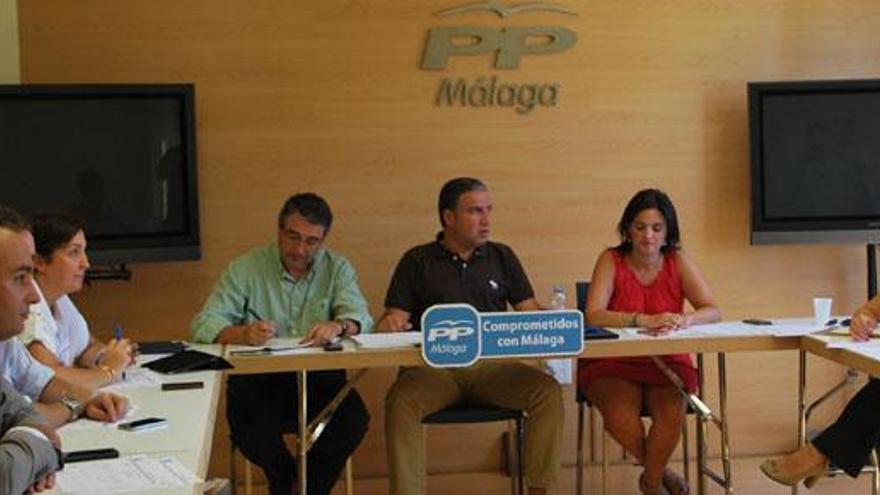 La cúpula del PP de Málaga se reunió ayer para analizar las próximas elecciones. De izquierda a derecha, Salado, Bendodo, Del Cid y España.