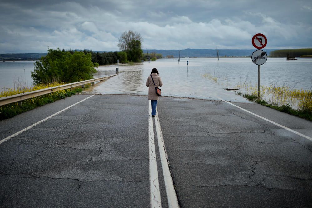 El río Ebro está a punto de desbordarse