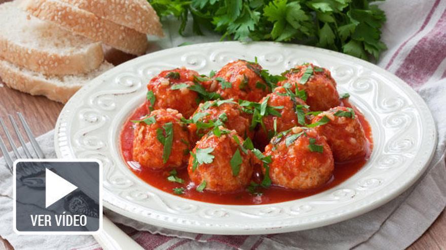 Aprende a preparar unas deliciosas albóndigas en el microondas.