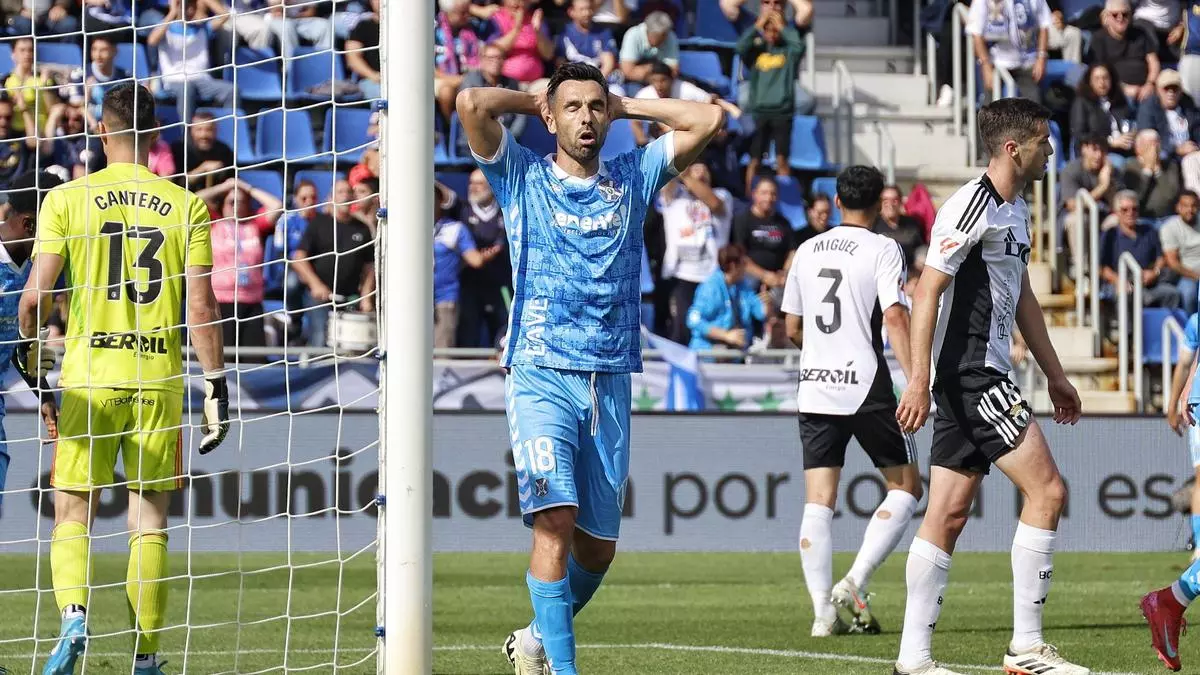 El Tenerife, frenado por la mala suerte ante el Burgos