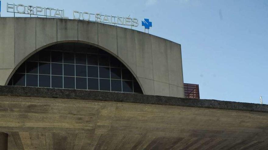 Concentracíon en defensa de la sanidad pública ante el Hospital do Salnés. // Iñaki Abella