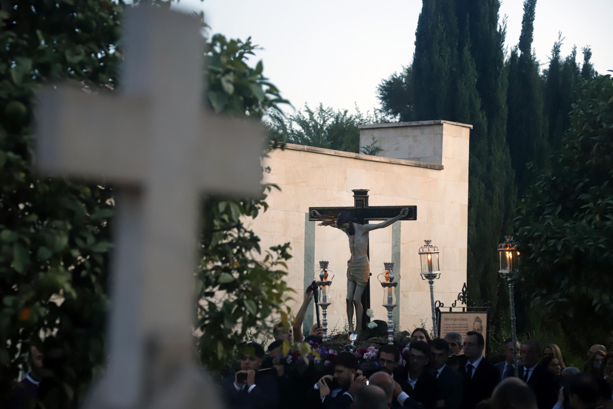 Procesión del Cristo de los Afligidos en el cementerio de San Miguel de Málaga