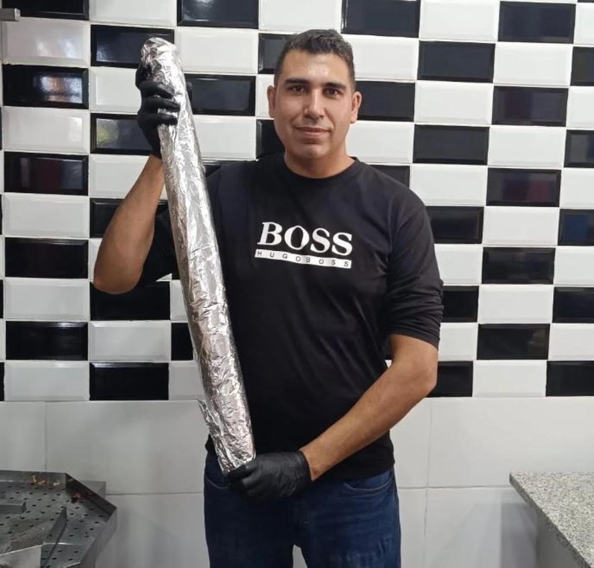 El restaurante de Sevilla que prepara el kebab más grande de toda Andalucía