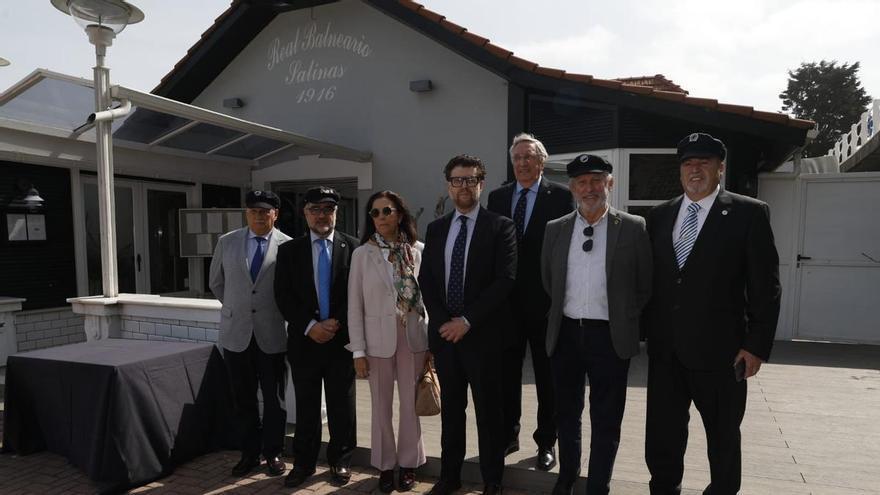 La Cofradía Buena Mesa de la Mar de Salinas premia a Naviera Alvargonzález por su trayectoria desde 1792 y su relación con la mar