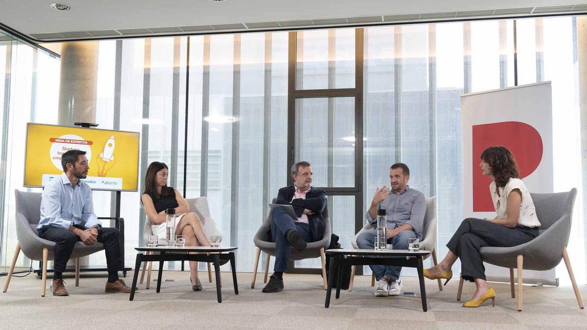 Mesa redonda de expertos para debatir sobre los retos de las startups