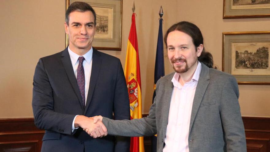 Sánchez i Iglesias signen el preacord per al govern de coalició al Congrés.