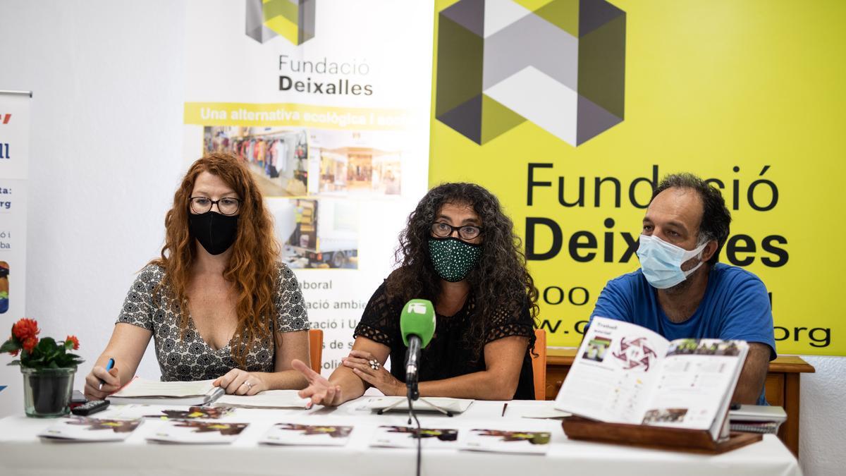 De izquierda a derecha, Martínez, Martí y Palerm presentando la memoria de la fundación.