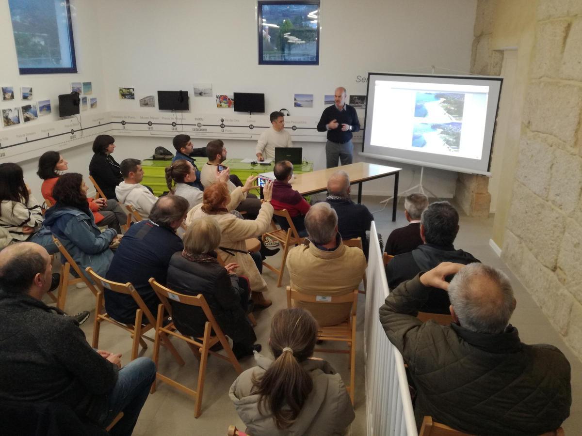 Una presentación pública del proyecto del paseo de Agrelo-Portomaior en el centro de interpretación litoral.