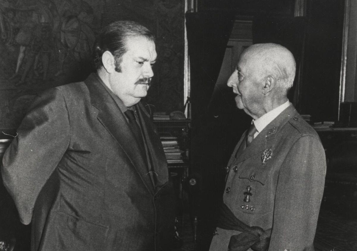 García Carrés, en una audiència amb Franco el 1974.