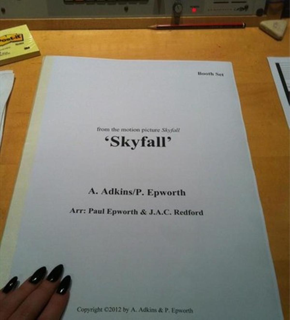 La imatge sobre ’Skyfall’ que Adele ha penjat al seu Twitter.