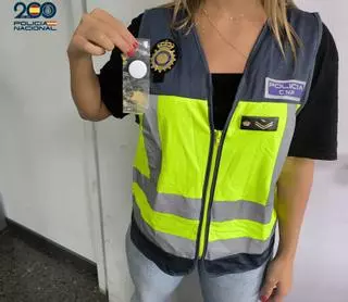 Detenida una mujer en Palma por colocar una baliza de seguimiento en el coche de su expareja